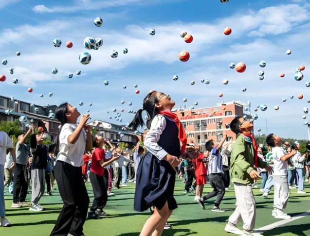 服务的普惠性可及性快捷性才能让教育改革开展成果惠及人民群众