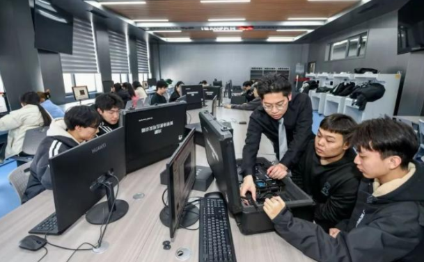 创意源于学生对校园管理中实际问题亲手规划完结的项目成果