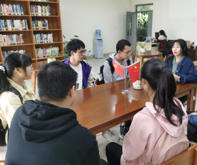 师资和课程方面试验区会聚中外优秀教师