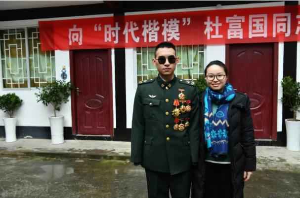 不是英雄的妹妹,是英雄兄妹!