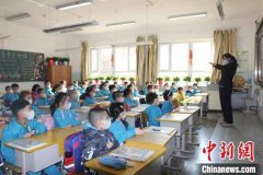 新疆中小学和中职学校全面开学复课