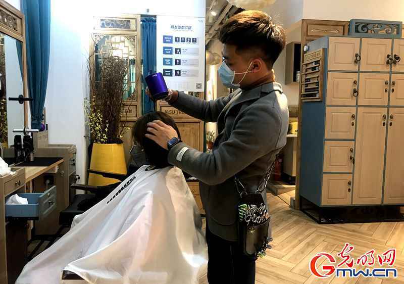  解封前的武汉有序重启 我们期待“你”光彩重生